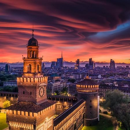City Centre Apartment - 10 Minutes To Duomo - Free Wifi E Netflix Milaan Buitenkant foto