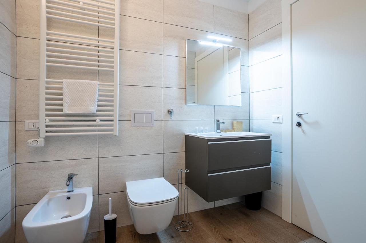 City Centre Apartment - 10 Minutes To Duomo - Free Wifi E Netflix Milaan Buitenkant foto